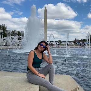 Meet your Posher, Laura